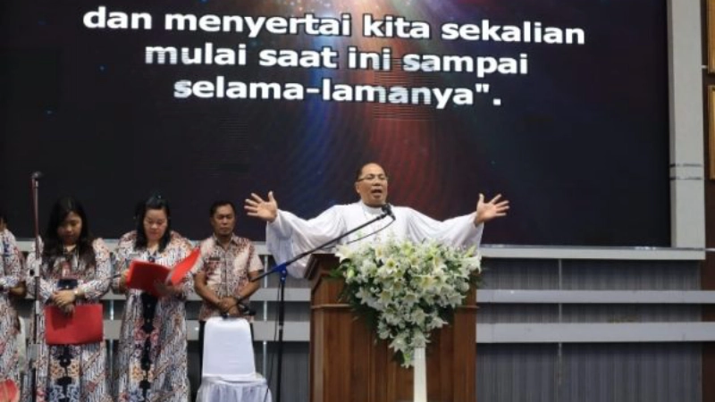 Andrei Angouw Maknai Paskah dengan Rasa Syukur dan Bergembira