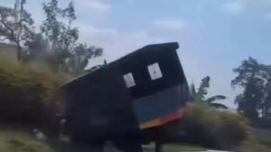 Astaga, Begini Kondisi Sopir dan Mobil Milik Polri Pasca Ditabrak Truk Pengangkut Ayam