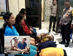 Usai Unggah Foto Pamer Sajam di Medsos, Dua Remaja di Manado Dihukum Polisi Cium Kaki Orang Tua