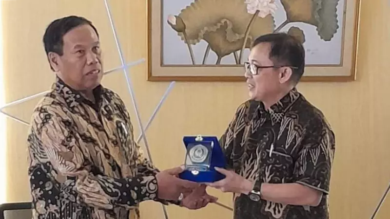 Kehormatan dari Universitas Udayana, Rektor Berty Sompie Diundang Jadi Penguji Tamu 8 Kehormatan dari Universitas Udayana, Rektor Berty Sompie Diundang Jadi Penguji Tamu