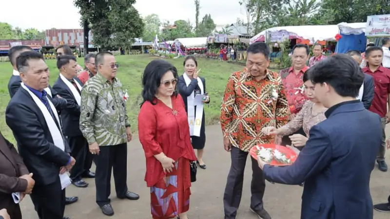 Olly Dondokambey Ajak Masyarakat Tidak Setengah-setengah Melayani Tuhan