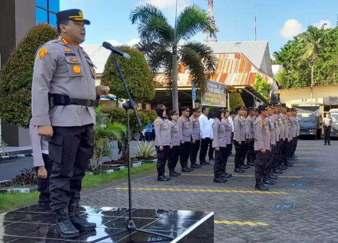Lantik 1 Kasat dan 6 Kapolsek Baru, Kombes Pol Julianto Sirait: Bantu Saya Jaga Kota Manado