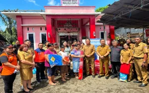 Bupati dan Wakil Bupati Minsel Bawa Bantuan untuk 4 Keluarga di Desa Malola Raya