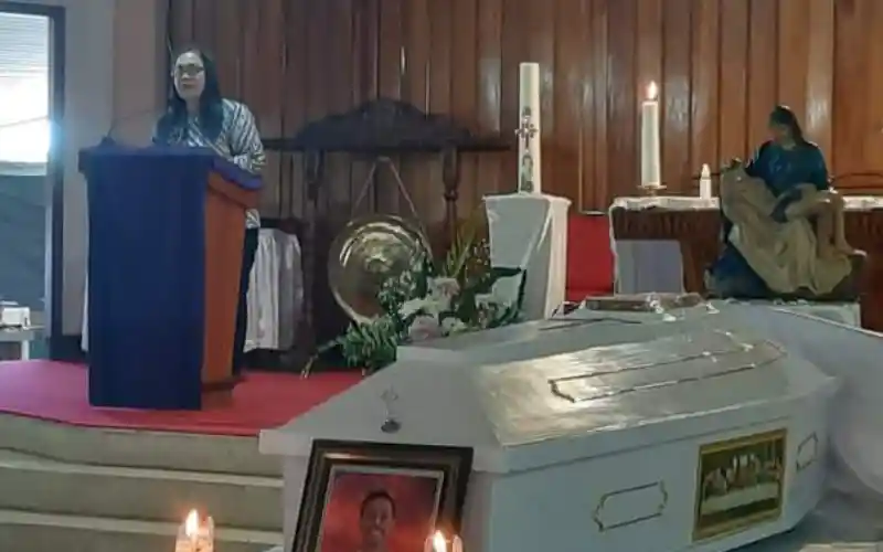 Maya Kainde Wakili Bupati Royke Roring Hadiri Ibadah Pemakaman Frater Benedictus Weleng MSC