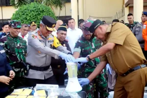 Gubernur Olly Dondokambey dan Kapolda Irjen Pol Setyo Budiyanto Musnahkan Ribuan Liter Miras dan Belasan Ribu Obat Keras Ilegal Hasil Kejahatan