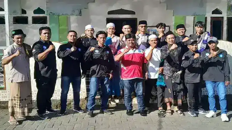Panji Yosua Bantu Jaga Salat Idul Fitri di Masjid Al Huda Wawontulap