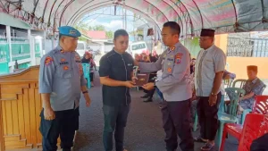 Kapolres Bitung Melayat ke Rumah Anggota Berduka di Aertembaga