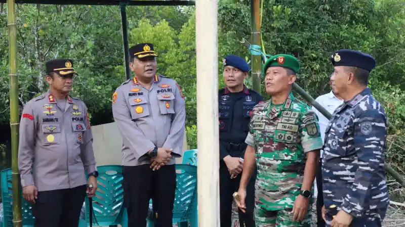 Wujud Sinergitas TNI - Polri di Sulawesi Utara Tanam 1.600 Pohon di Pesisir Pantai, Begini Pesan Kapolresta Manado