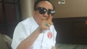 CATATAN RUBEN SAERANG: Kesan Bulan Mei hingga Feodalisme vs Kerakyatan