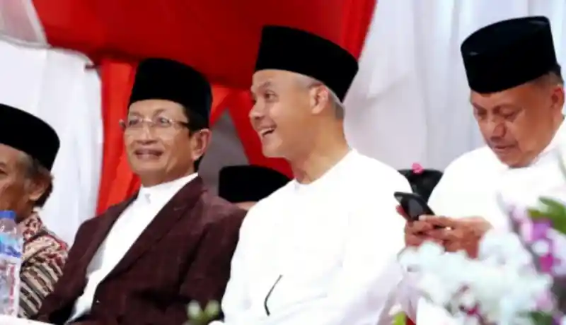 Ganjar Pranowo dan KH Nasaruddin Umar Tampak Mesra dalam Acara Halal Bihalal di Kota Manado, Isu Cawapres pun Mencuat