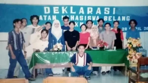 Foto Kenangan Ikatan Mahasiswa Belang, Gaya Rambutnya Bikin Ketawa