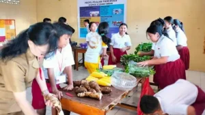 SD Katolik I Santo Yohanes Tomohon Diajari Buat Tinutuan dan Kue Cucur