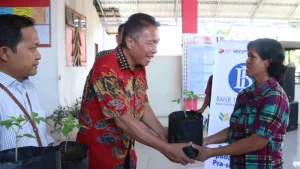 Saksikan Penyerahan Bibit Barito, Franky Wongkar: Tanam Agar Tambah Penghasilan