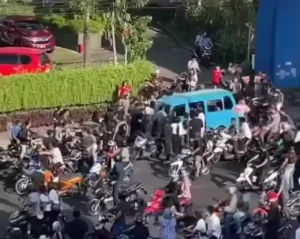 Pengrusakan Kendaraan Umum Oleh Iring-iringan Pengantar Jenazah di Manado Berakhir Damai di Kantor Polisi