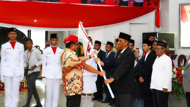 Kenakan Blangkon Merah, Wali Kota Kukuhkan Pengurus KKJ Satya Bhakti Bitung