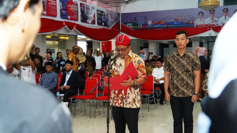 Kenakan Blangkon Merah, Wali Kota Kukuhkan Pengurus KKJ Satya Bhakti Bitung