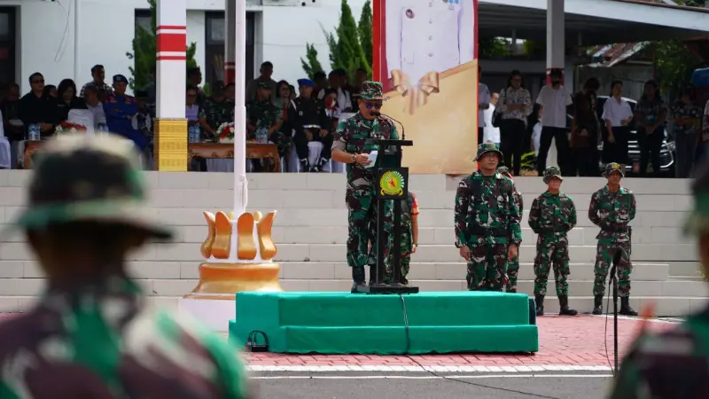 Gagahnya Maurits Mantiri Kenalkan Seragam TNI di Pembukaan TMMD ke-116 2023