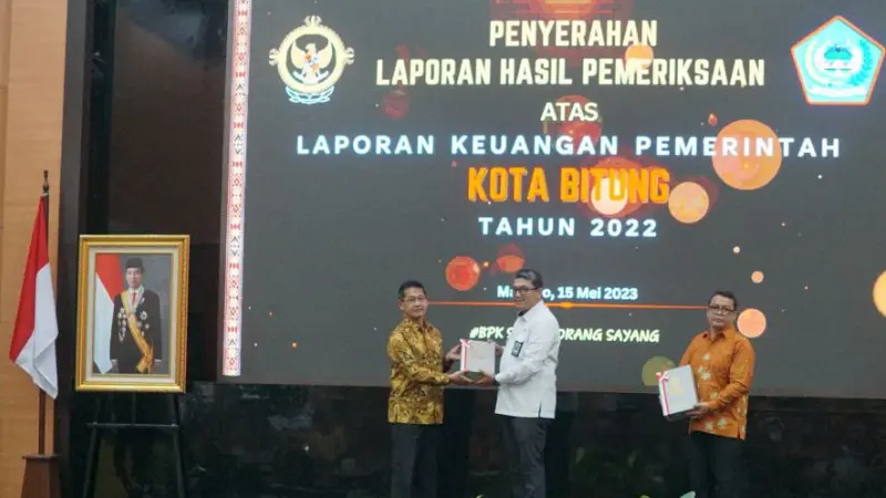 LHP 2022 Maurits Mantiri - Hengky Honandar Hantarkan Bitung Koleksi Selusin Opini WTP BPK