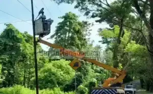 Dinas Perkim Manado Terus Berupaya Perbaiki Lampu Jalan yang Rusak