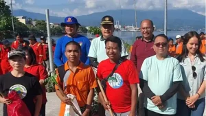 Peringati Hari Lingkungan Hidup Sedunia, Pemkot Manado Bersama Unsur Terkait Bersih-bersih Pantai 