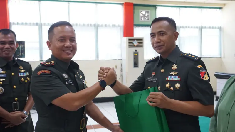 Letkol HTL dan Istri Hadiri Sertijab Dandim 1302/Minahasa, Beri Pesan untuk Teman Baik