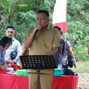 Olly Dondokambey Letakkan Batu Pertama Screen House Modoinding Kanaan Hebat,  Salurkan Bantuan Pertanian