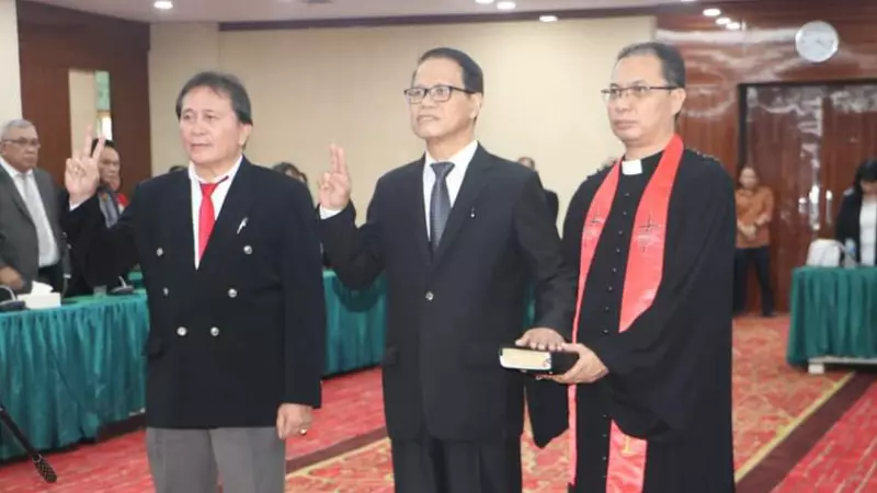 Dilantik Rektor Berty Sompie, Barnabas Kairupan Resmi Nakhodai Senat Unsrat Periode 2023-2027