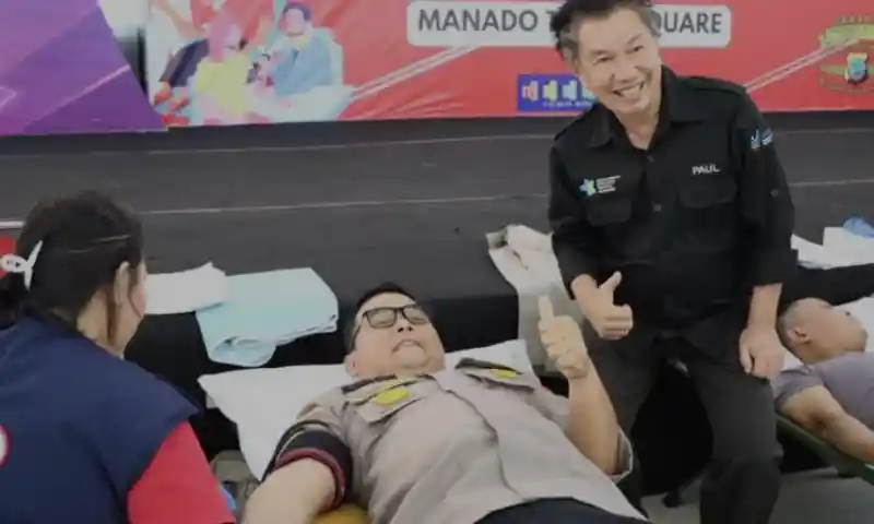 Antusias Kapolresta Manado KBP Julianto Sirait Jelang HUT Bhayangkara ke-77, Ikut 'Sumbang Darah' Kepada Warga