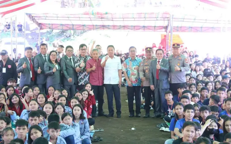 Bupati Franky Wongkar Buka Perkemahan Remaja KGPM di Desa Wakan Minsel 10 Bupati Franky Wongkar Buka Perkemahan Remaja KGPM di Desa Wakan Minsel