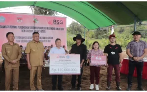 Bank SulutGo Serahkan Rp150 Juta untuk Koperasi Modoinding Kanaan Hebat