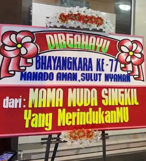 Hari Bhayangkara ke-77, Lewat Karangan Bunga Mama-Mama Muda Singkil Ungkapkan Kecintaan Mereka Kepada Polisi di Manado
