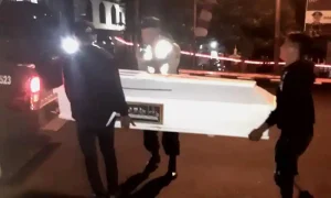 Ambulans Alami Pecah Ban Peti Jenazah Terpaksa Diantar Dengan Mobil Patoli Polisi