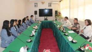 Begini Wejangan Rektor Berty Sompie saat Lepas Mahasiswa Awardee Unsrat Program IISMA