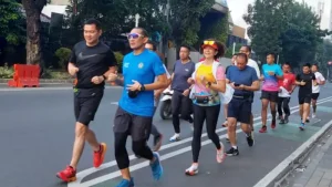 Lari Pagi Bersama, Bupati Joune Ganda Lapor Persiapan LTF 2023 ke Menparekraf Sandiaga Uno