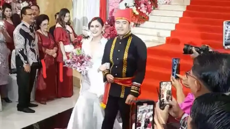 Syukuran Pernikahan Anak Bupati Royke Roring Bernuansa Budaya Minahasa