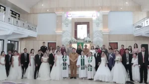 Dukcapil Manado Sahkan 10 Pasangan Pengantin Dalam Program Nikah Massal HUT GMIM Solagratia Kaiwatu Ke-93
