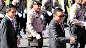 Maurits Mantiri – Hengky Honandar Berjoget di Upacara HUT ke-77 Bhayangkara