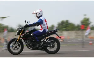 Honda DAW berikan Tips 7 Postur Berkendara yang Baik dan Aman