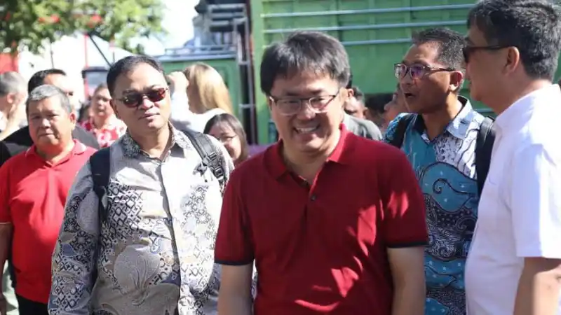Kunjungi Pasar Bersehati Manado, Wali Kota Andrei Angouw: Bantaran Sungai Nantinya Akan ditata Modern dan Estetik