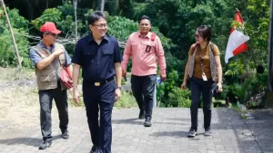 Pastikan Infrastruktur Dibangun Dengan Baik, Wali Kota Andrei Angouw Cek Langsung di Lapangan
