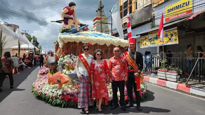 Kendaraan hias Pemkab Minahasa