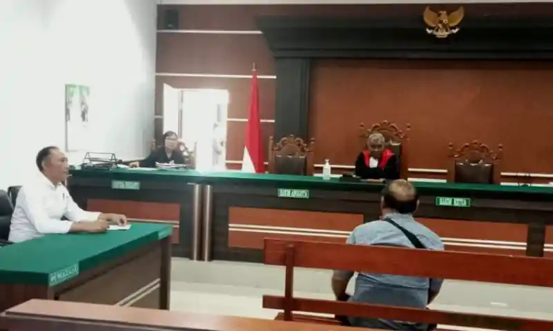 Gegara Nekat Jual Miras Ilegal di Manado, Seorang Pedagang Terpaksa Jalani Sidang Tipiring di PN Manado