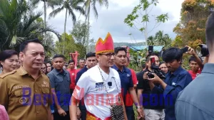 Kunjungi Kakaskasen II, Sandiaga Uno Disambut Meriah