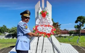 Lapas Amurang Lakukan Ziarah dan Tabur Bunga di Taman Makam Pahlawan