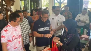 Menparekraf Sandiaga Uno dan Bupati Joune Ganda Motivasi Pelaku UMKM di Kelana Nusantara
