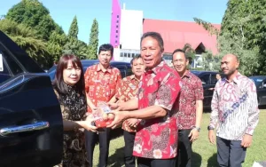 Bupati Franky Wongkar Lepas Rombongan Orang Tua Asuh Anak Stunting
