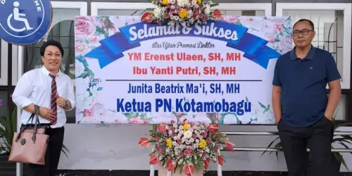 Suami Istri Raih Gelar Doktor Jadi Kado Istimewa di Dies Natalis Fakultas Hukum Unsrat