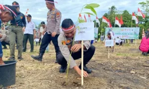 Kapolres Feri Sitorus Pimpin Penanaman Ribuan Pohon di Desa Raprap Minahasa Selatan