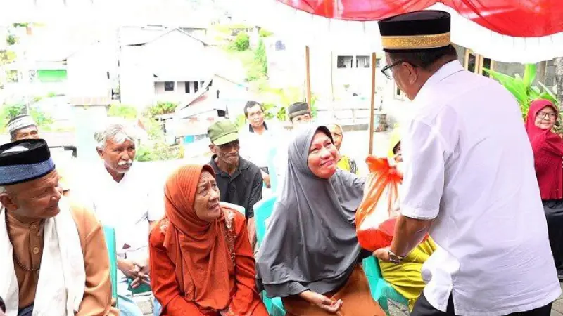 ASN dan THL Bitung Bantu Kaum Dhuafa, Maurits Mantiri: Implementasi Bekerja dengan Cinta