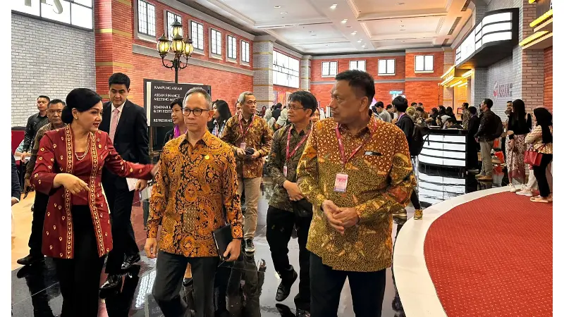 Olly Dondokambey Tampil di Seminar OJK Bersama Pakar Ekonomi-Keuangan ASEAN